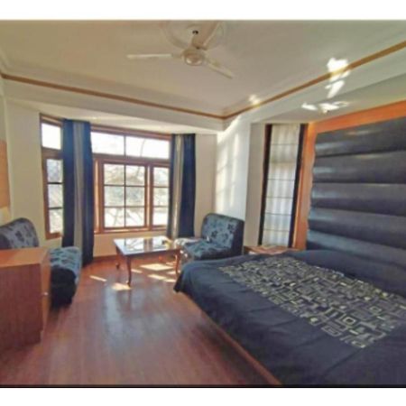Hotel Horizon Near Picture Palace Bus Stand, 무소리에 외부 사진