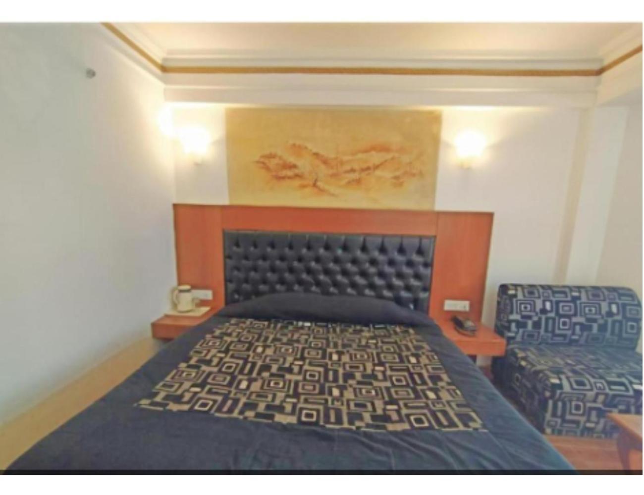 Hotel Horizon Near Picture Palace Bus Stand, 무소리에 외부 사진
