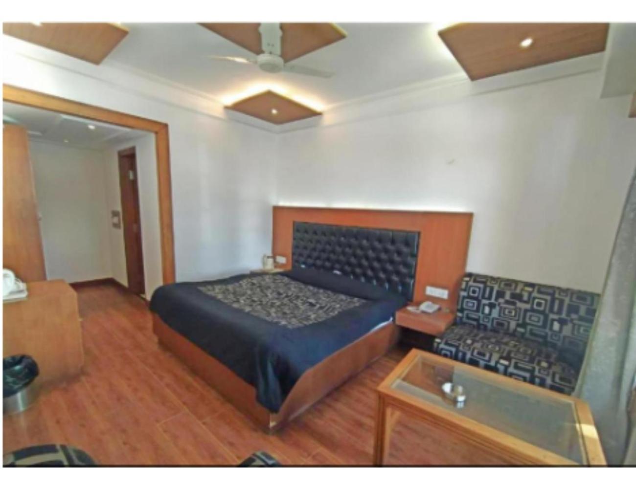 Hotel Horizon Near Picture Palace Bus Stand, 무소리에 외부 사진