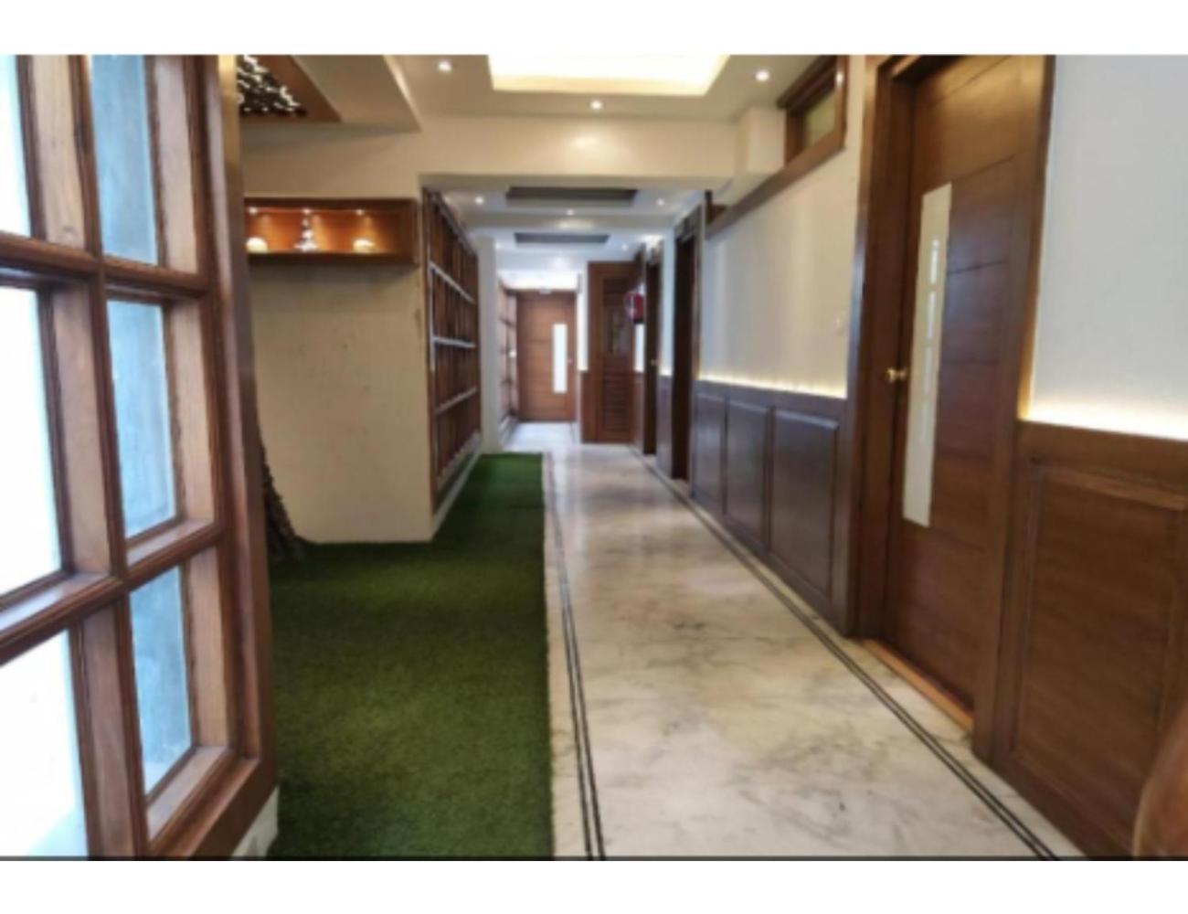 Hotel Horizon Near Picture Palace Bus Stand, 무소리에 외부 사진