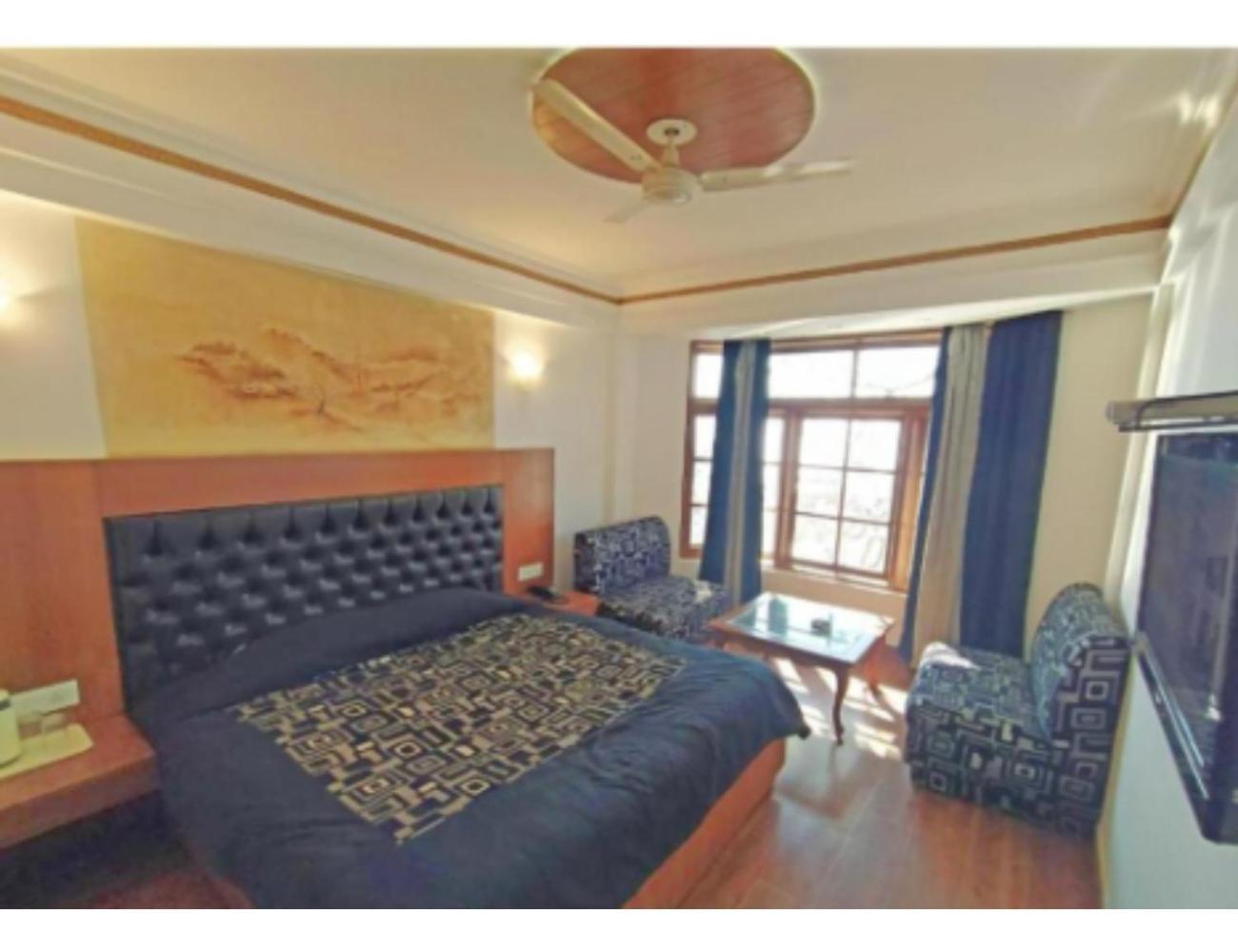 Hotel Horizon Near Picture Palace Bus Stand, 무소리에 외부 사진