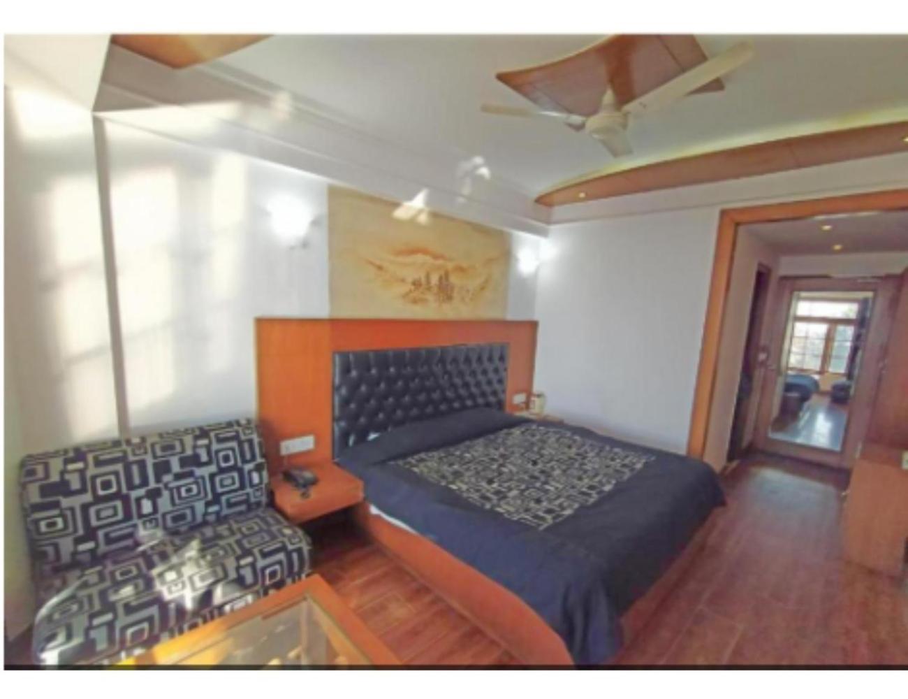 Hotel Horizon Near Picture Palace Bus Stand, 무소리에 외부 사진