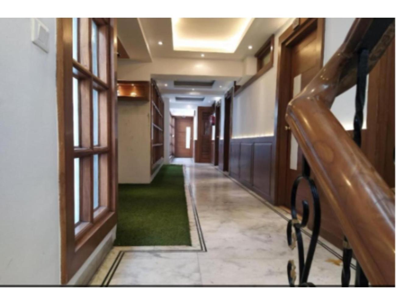 Hotel Horizon Near Picture Palace Bus Stand, 무소리에 외부 사진