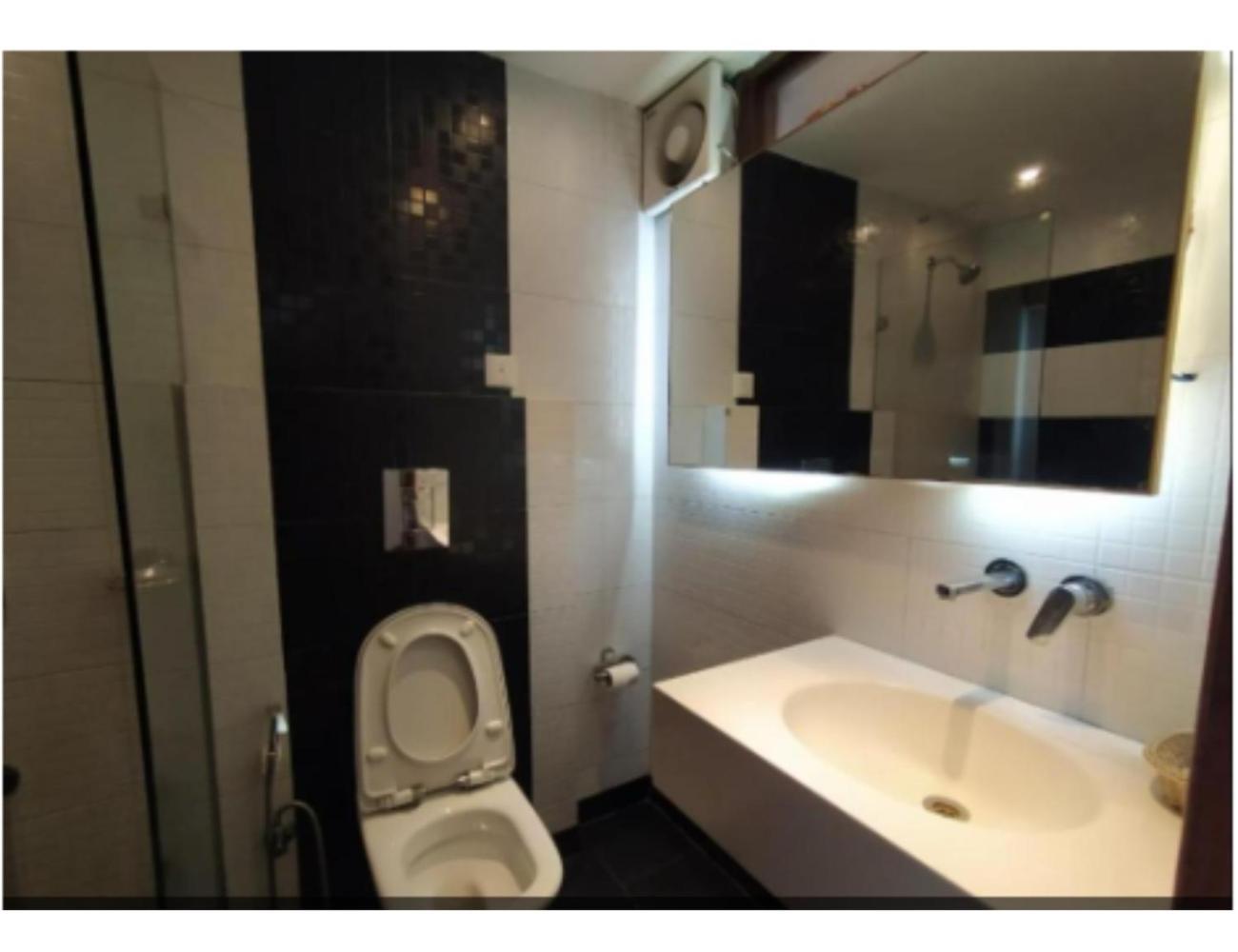 Hotel Horizon Near Picture Palace Bus Stand, 무소리에 외부 사진